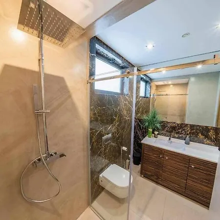 Luxurious 6 Bd W/heated Pool , Golf, Villa
