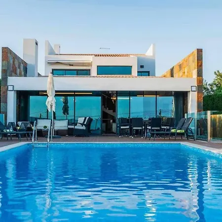 Luxurious 6 Bd W/heated Pool , Golf, Villa
