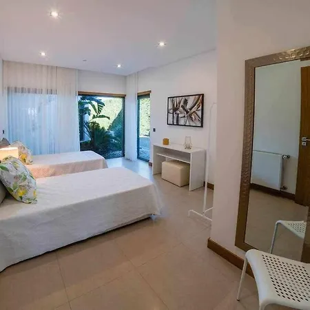 Villa Luxurious 6 Bd W/heated Pool , Golf, Almancil